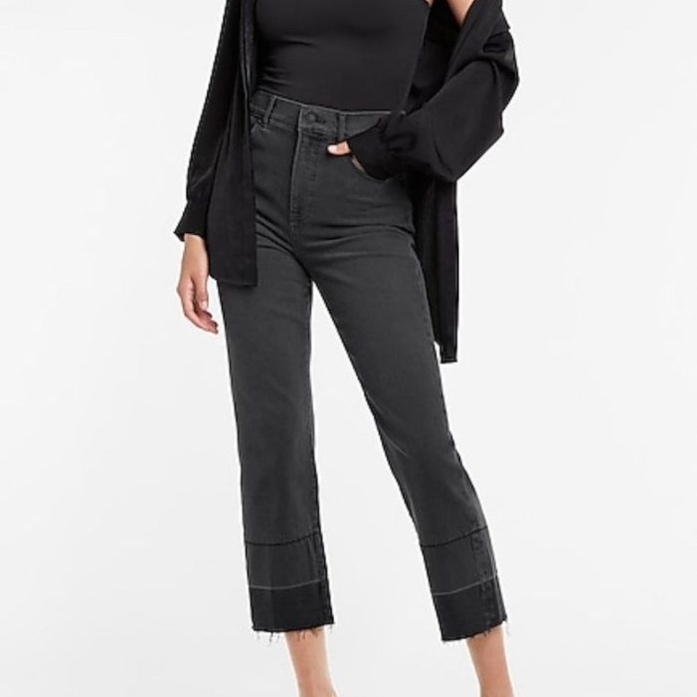 NWT • Express • Super High Waisted Black Cropped Straight Jeans (Size 2)